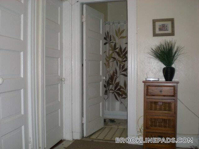 Building Photo - 208 Winthrop Rd