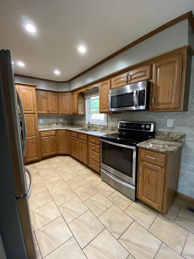 Building Photo - 4370 Circle Dr