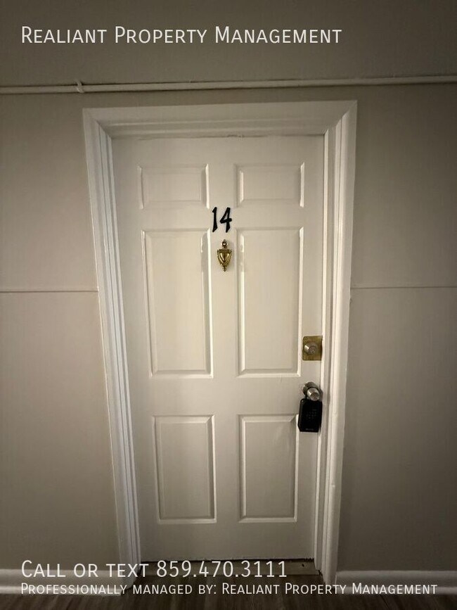 Building Photo - 2082 Fairmont Ct