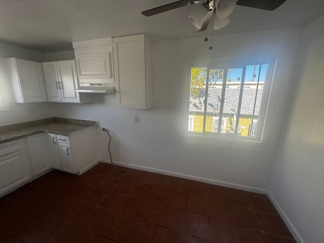 Building Photo - 1499 W 35th Pl