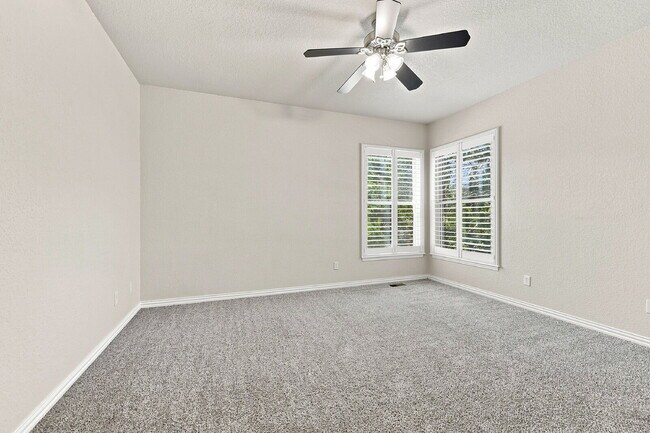 Building Photo - $3,040.95, 6 bed, 4 bath located in Colorado Springs
