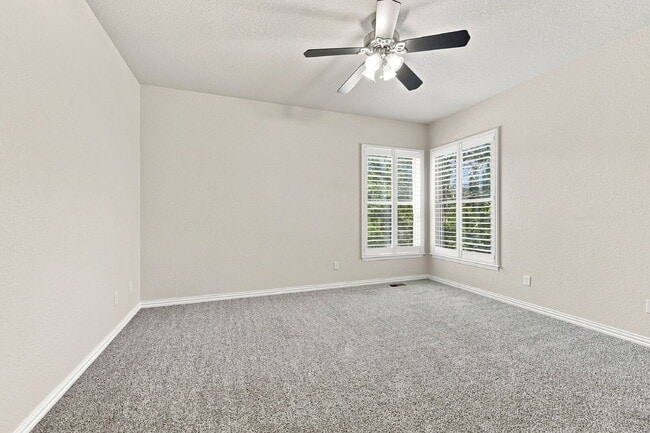 Building Photo - $3,195.95, 6 bed, 4 bath located in Colorado Springs