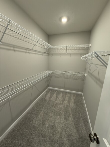 Building Photo - 5694 Ohio Trl