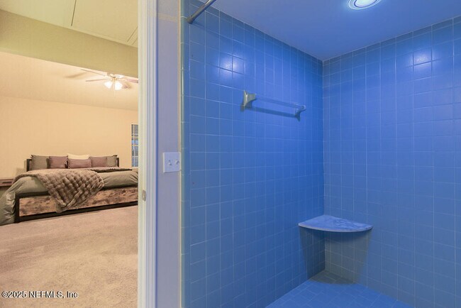 Building Photo - 11060 Wandering Oaks Dr