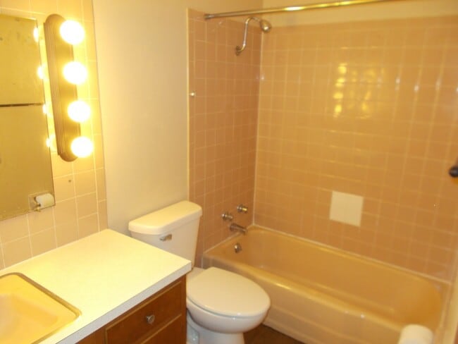 Building Photo - 312 Hazelwood Ln