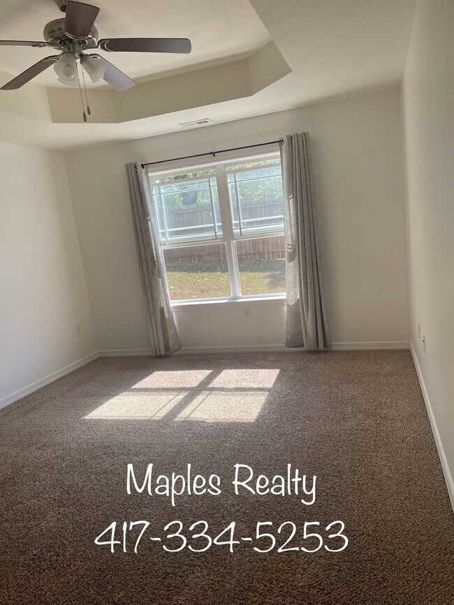 Building Photo - 3 Bedroom, 2 Bath Home for RENT in Hollister, MO