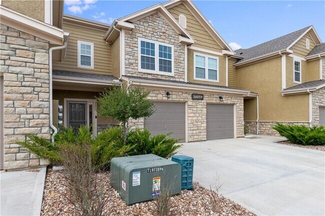 Building Photo - {16059} Blue Valley Schools + Updated Town...