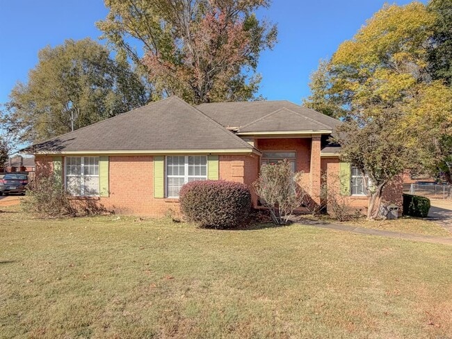Primary Photo - 905 Daisy Ct