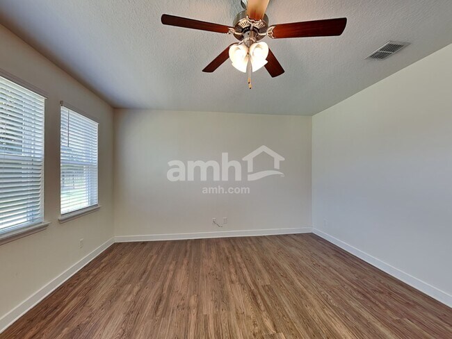 Building Photo - 329 Crestrun Loop