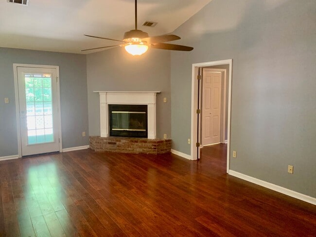 Building Photo - For Lease - 3 Bedroom 2 Bath Valley View!