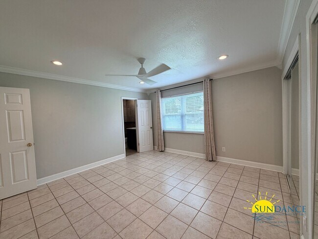 Building Photo - 48 Poulton Dr NW