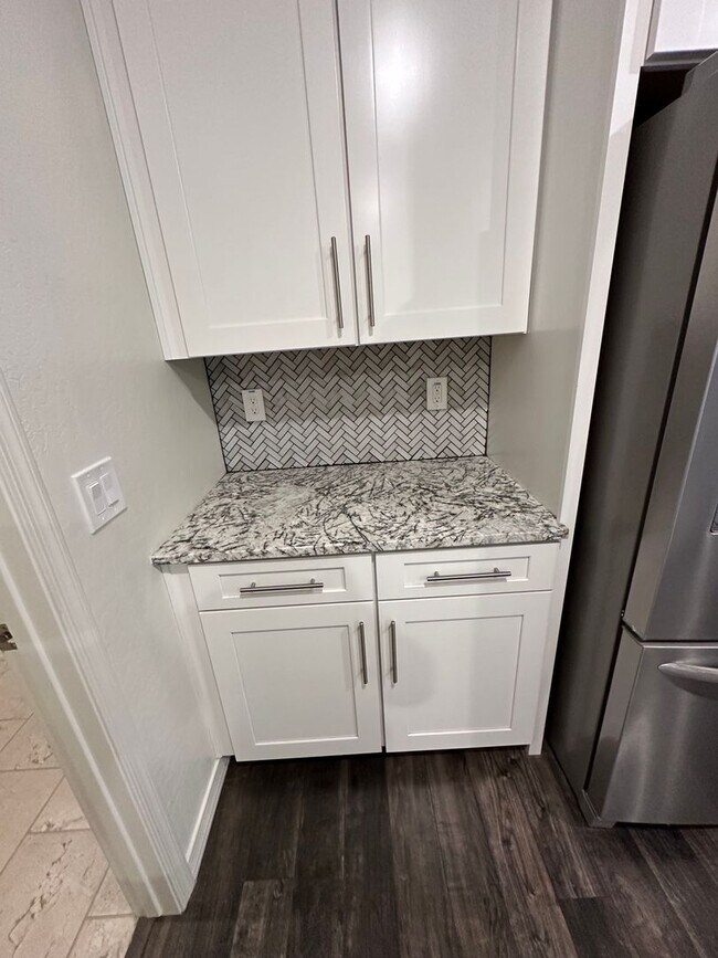 Building Photo - 3 BEDROOM HOME IN DESERT OASIS IN SURPRISE