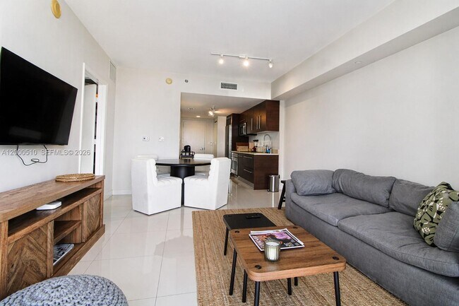 Building Photo - 465 Brickell Ave