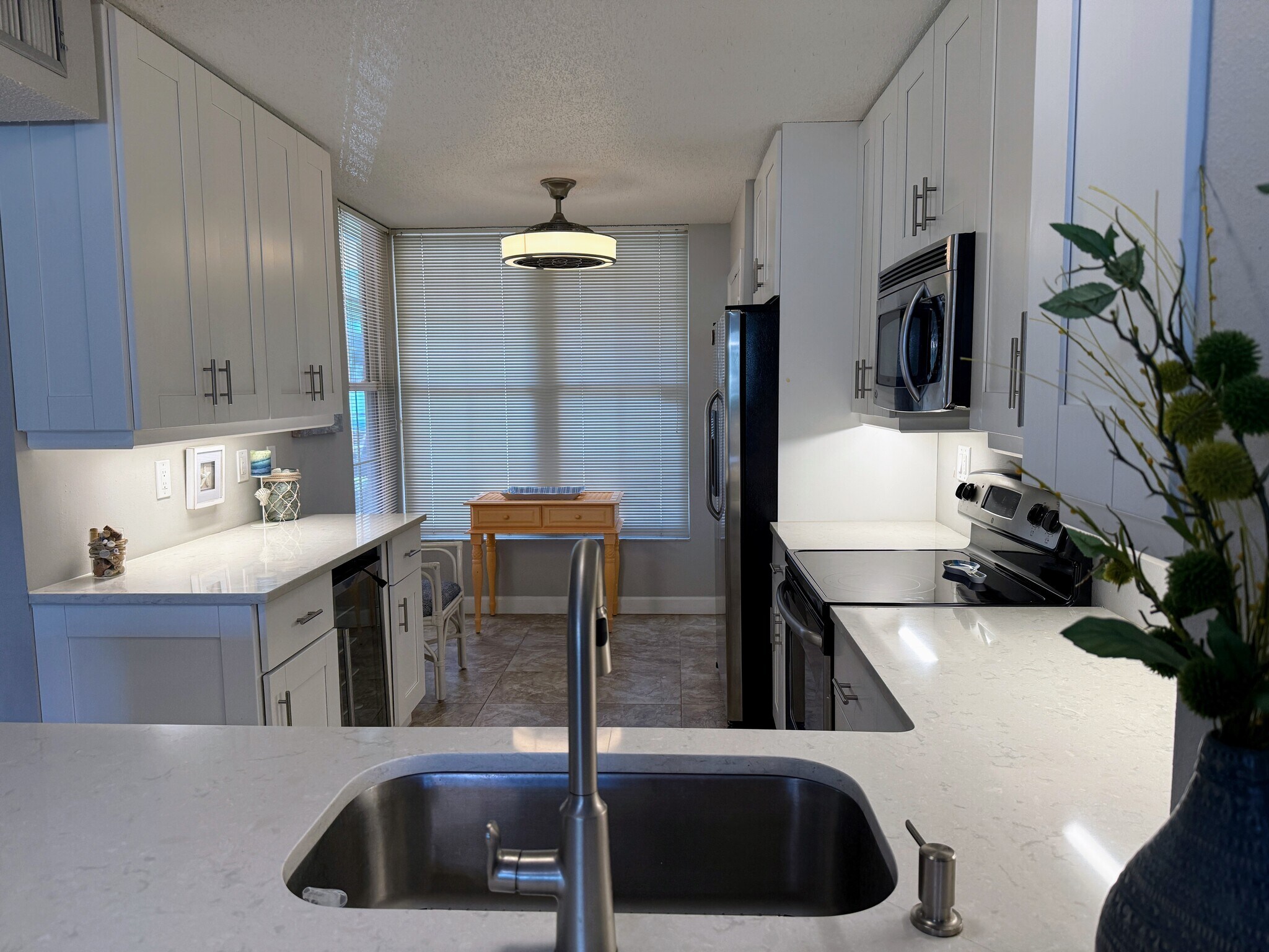 Quartz Counter top - 4530 Pinebrook Cir