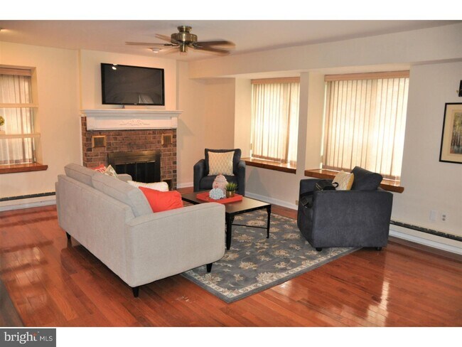 Living Room - 22 Fitzwatertown Rd