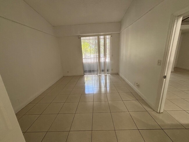 Building Photo - 811 Lyons Rd