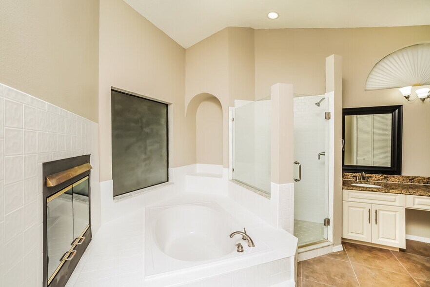 Building Photo - 15111 Craggy Cliff St