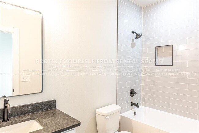 Building Photo - 1003 S Laramie Hts