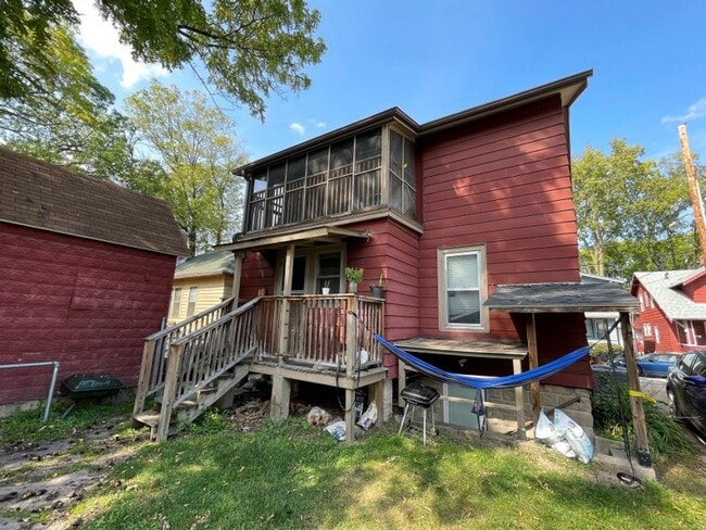 Building Photo - 1323 St James Ct