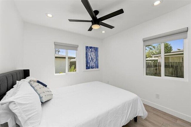 Building Photo - Beautiful 3 Bed/1.5 Bath Home in Hillcrest...