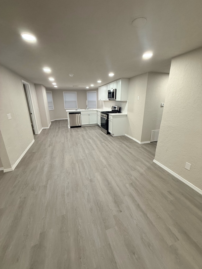 Building Photo - 3513 W 39th St