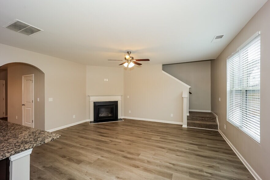 Building Photo - 5914 Grande River Rd