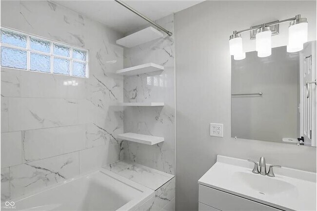 Building Photo - 1518 N Chester Ave