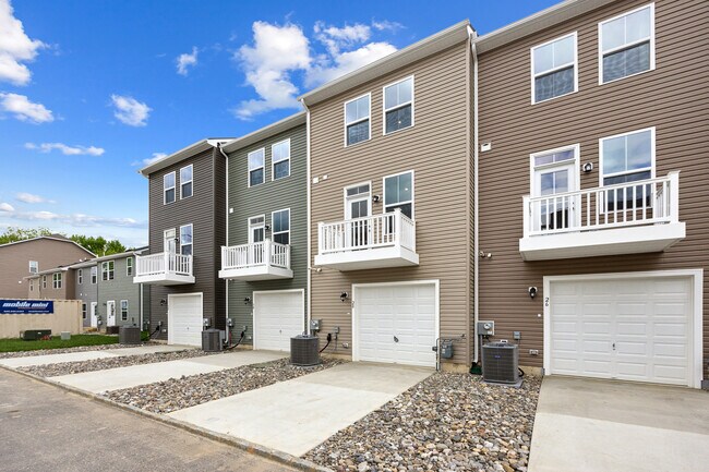 Building Photo - 28 Sidney Ln