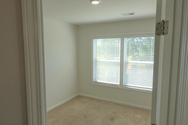 Building Photo - 409 Yellow Fox Rd