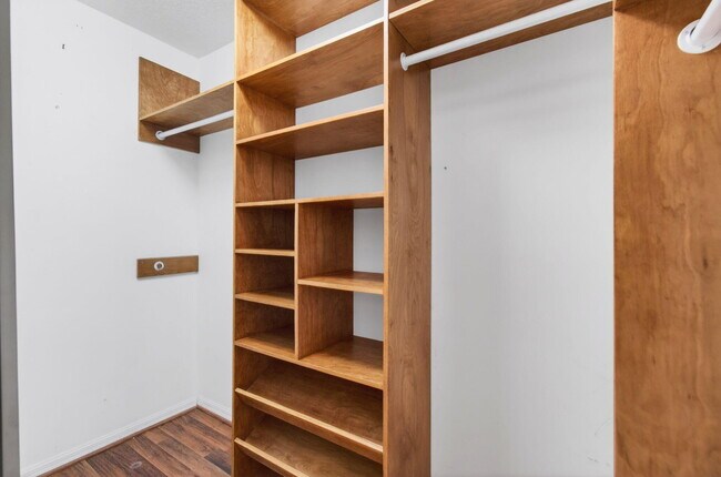 Building Photo - 7848 Travelers Tree Dr