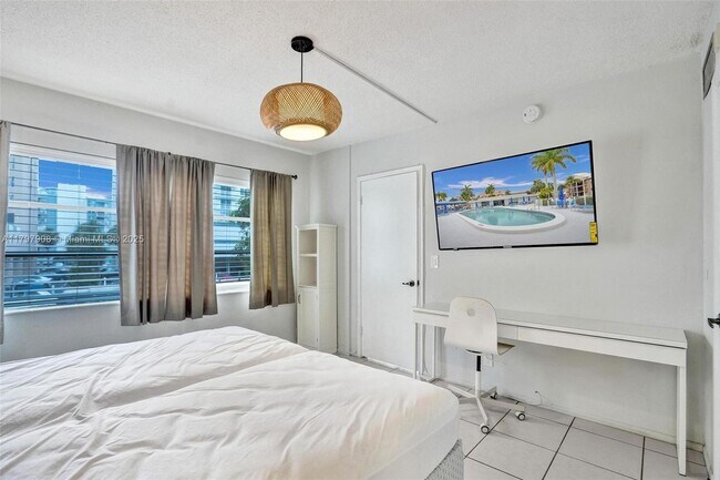 Building Photo - 450 Paradise Isle Blvd