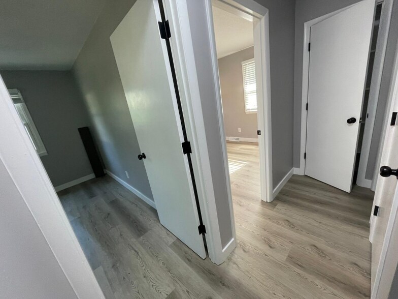 Building Photo - 4502 Waterloo Dr