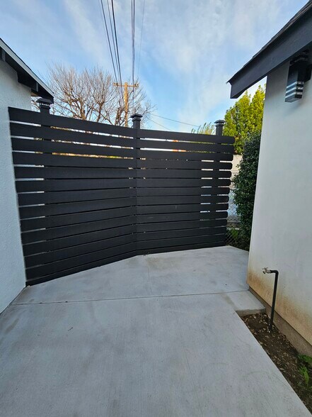 Building Photo - 225 Harding Ave