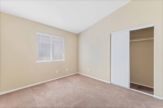 Building Photo - Charming Home with Spacious Backyard!