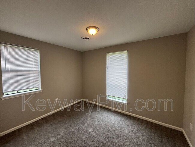 Building Photo - 122 Shadowood Dr