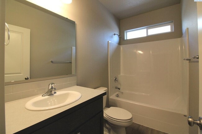 Building Photo - 3 Bed/2 Bath Home in West Pasco