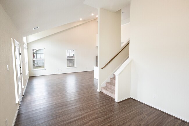 Building Photo - 216 N Lynx Trail