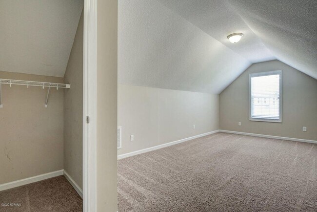 Building Photo - 116 Regatta Way