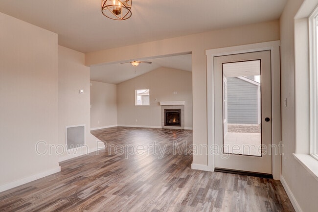 Building Photo - 517 Sparrow Rd