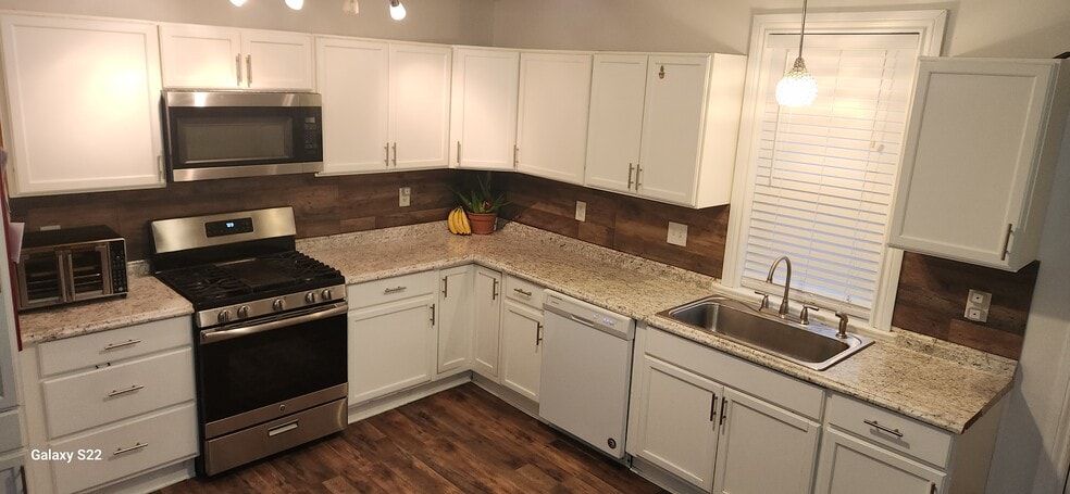 Building Photo - 72 S Central St