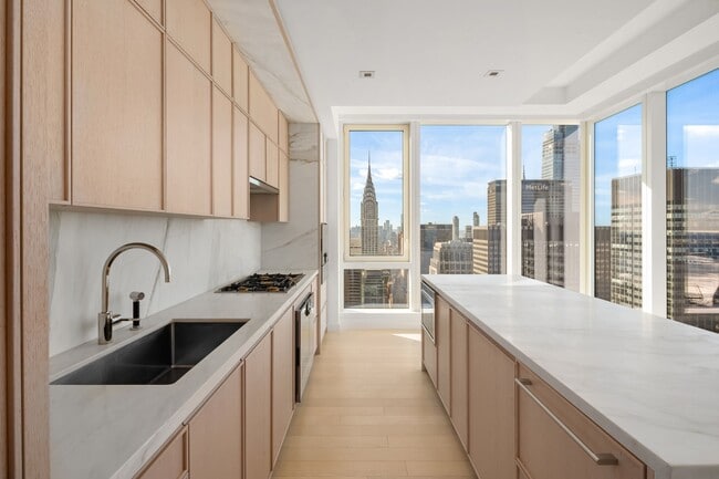 Building Photo - 138 E 50th St