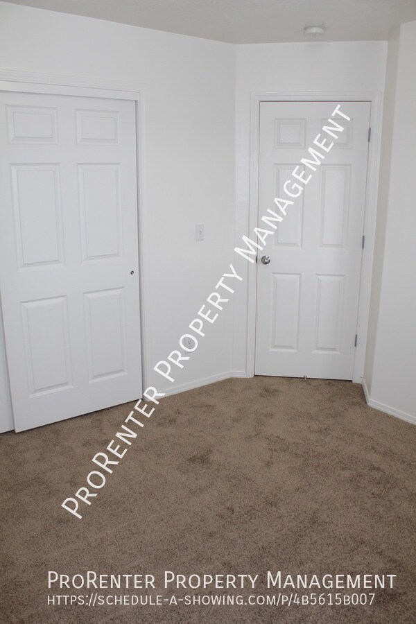 Building Photo - 1398 N 2585 W