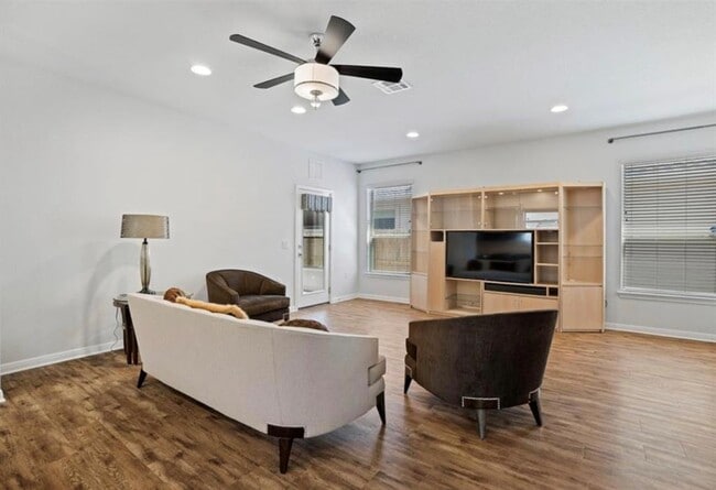 Building Photo - 732 Fortrose Ter