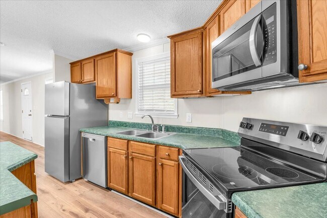 Building Photo - 2 Bedroom 2 Bathroom Home