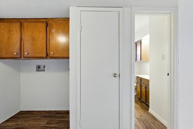 Building Photo - 9641 Hollock St