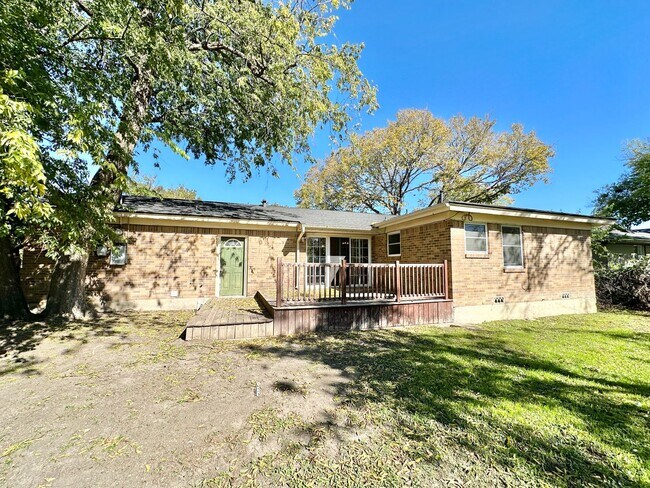 Building Photo - Viewable Now!