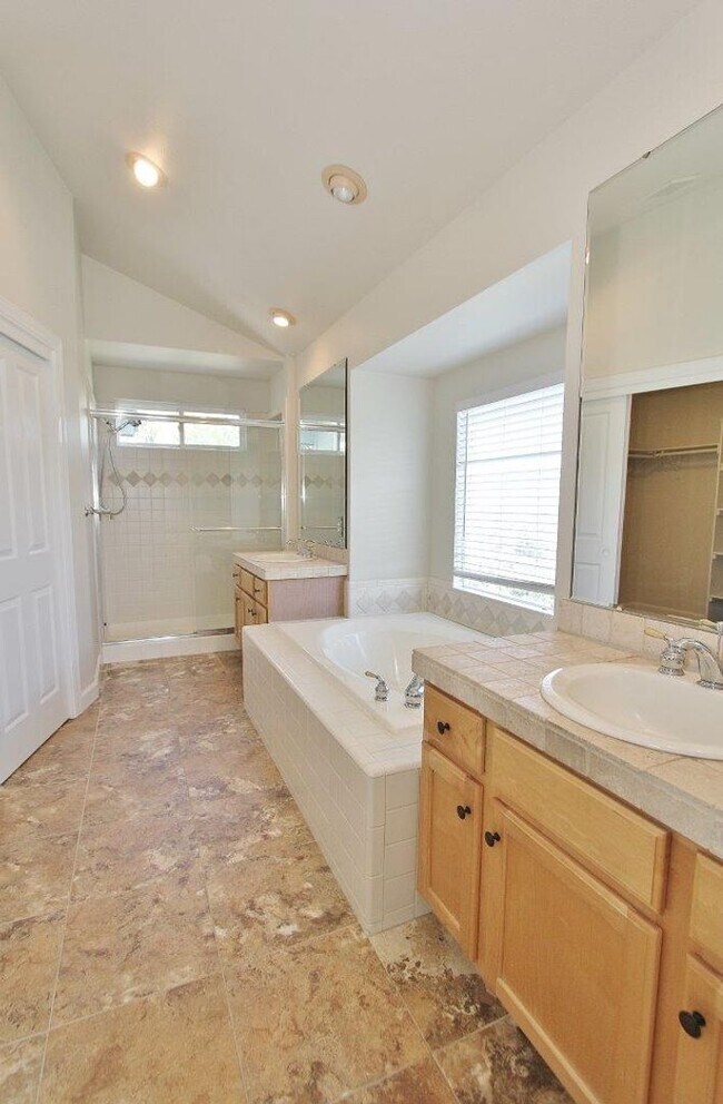 Building Photo - Immaculate Rim Home w/Stunning Views