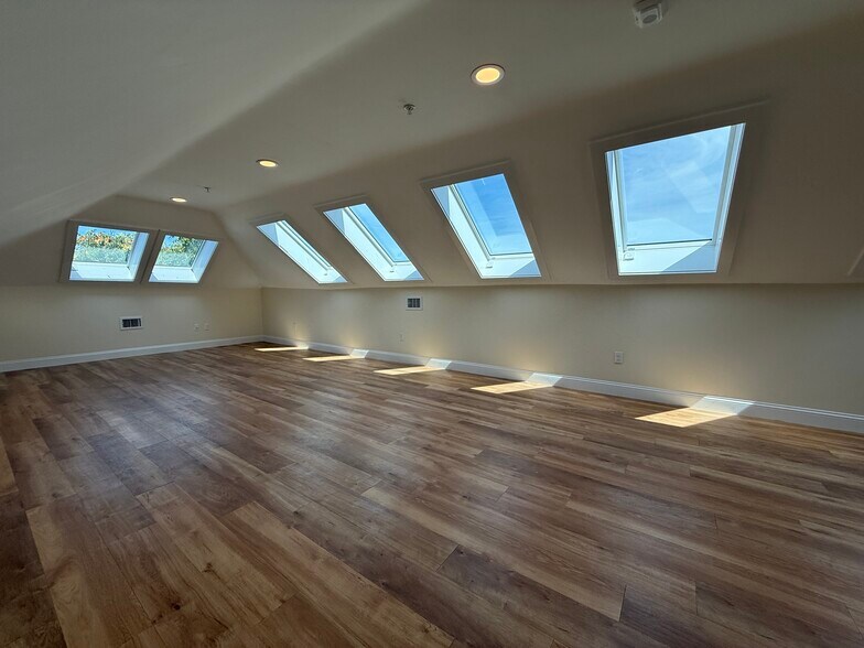 Building Photo - 14 Dorr St