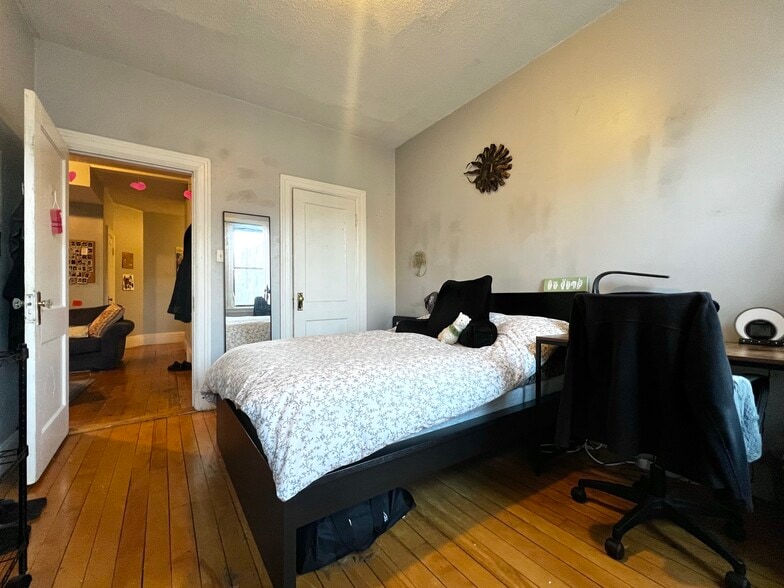 Building Photo - 18 Glenville Ave