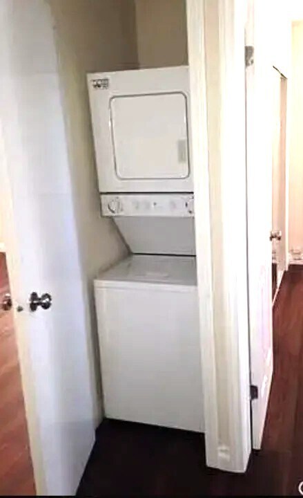 Washer/Dryer - 14718 W Magnolia Blvd